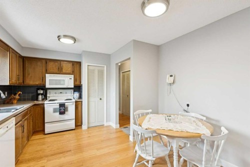 232 Thames Close Nw, Calgary, AB - Indoor Photo Showing Kitchen