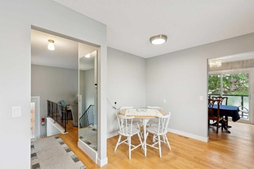 232 Thames Close Nw, Calgary, AB - Indoor Photo Showing Other Room