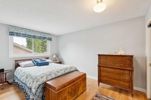 232 Thames Close Nw, Calgary, AB - Indoor Photo Showing Bedroom