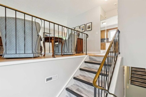 232 Thames Close Nw, Calgary, AB - Indoor Photo Showing Other Room