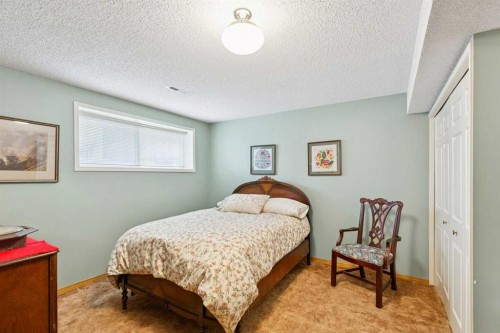 232 Thames Close Nw, Calgary, AB - Indoor Photo Showing Bedroom