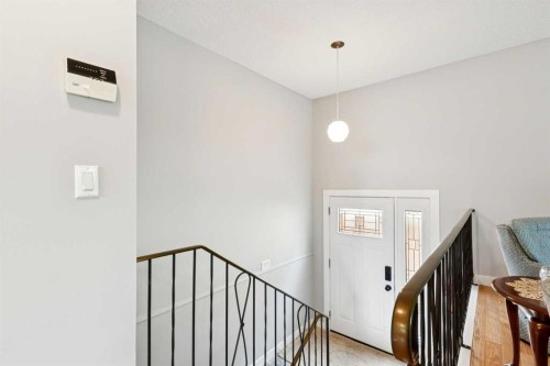 232 Thames Close Nw, Calgary, AB - Indoor Photo Showing Other Room