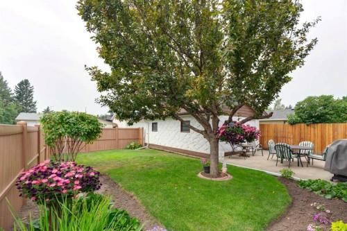 232 Thames Close Nw, Calgary, AB - Outdoor With Backyard