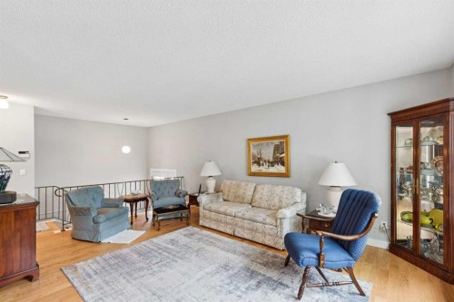 232 Thames Close Nw, Calgary, AB - Indoor Photo Showing Living Room