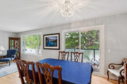 232 Thames Close Nw, Calgary, AB - Indoor Photo Showing Dining Room
