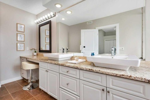 3565 54 Avenue, Innisfail, AB - Indoor Photo Showing Bathroom