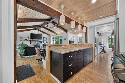9011 33 Avenue Nw, Calgary, AB - Indoor Photo Showing Other Room