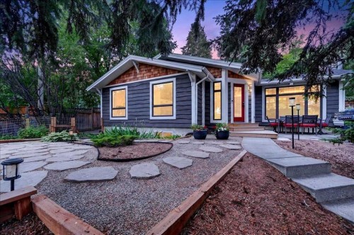 9011 33 Avenue Nw, Calgary, AB - Outdoor