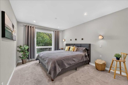 9011 33 Avenue Nw, Calgary, AB - Indoor Photo Showing Bedroom