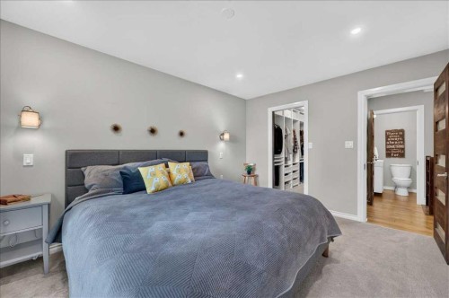 9011 33 Avenue Nw, Calgary, AB - Indoor Photo Showing Bedroom