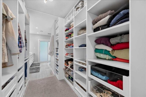 9011 33 Avenue Nw, Calgary, AB - Indoor With Storage