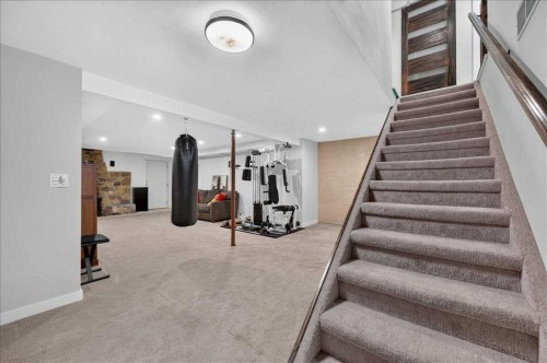 9011 33 Avenue Nw, Calgary, AB - Indoor Photo Showing Other Room
