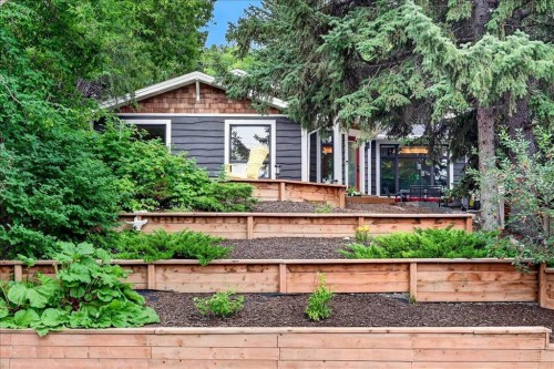 9011 33 Avenue Nw, Calgary, AB - Outdoor