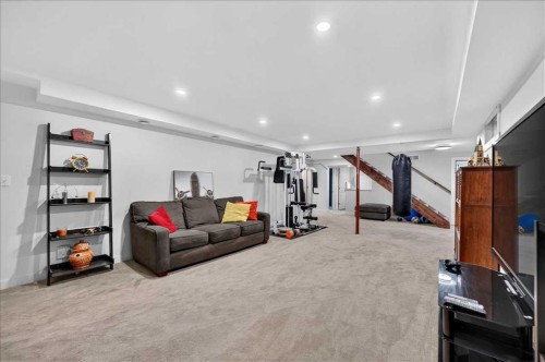 9011 33 Avenue Nw, Calgary, AB - Indoor