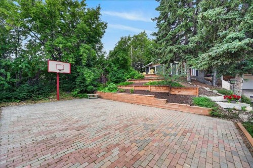 9011 33 Avenue Nw, Calgary, AB - Outdoor