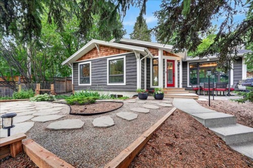 9011 33 Avenue Nw, Calgary, AB - Outdoor