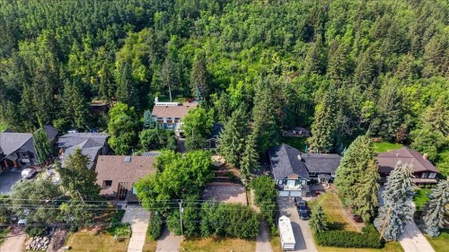 9011 33 Avenue Nw, Calgary, AB - Outdoor