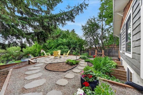 9011 33 Avenue Nw, Calgary, AB - Outdoor