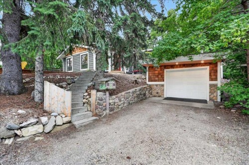 9011 33 Avenue Nw, Calgary, AB - Outdoor