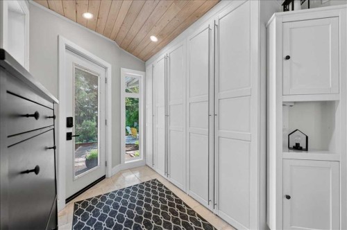 9011 33 Avenue Nw, Calgary, AB - Indoor Photo Showing Other Room
