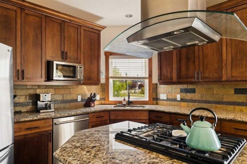 115 Rockmont Court Nw, Calgary, AB - Indoor Photo Showing Kitchen