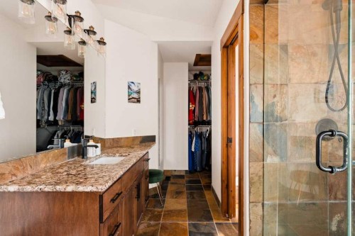 115 Rockmont Court Nw, Calgary, AB - Indoor Photo Showing Bathroom