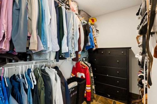 115 Rockmont Court Nw, Calgary, AB - Indoor With Storage