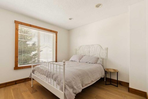 115 Rockmont Court Nw, Calgary, AB - Indoor Photo Showing Bedroom