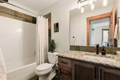 115 Rockmont Court Nw, Calgary, AB - Indoor Photo Showing Bathroom