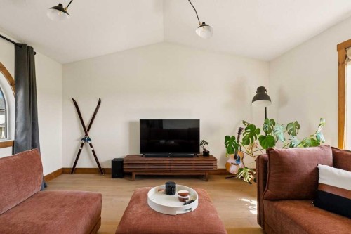115 Rockmont Court Nw, Calgary, AB - Indoor Photo Showing Living Room