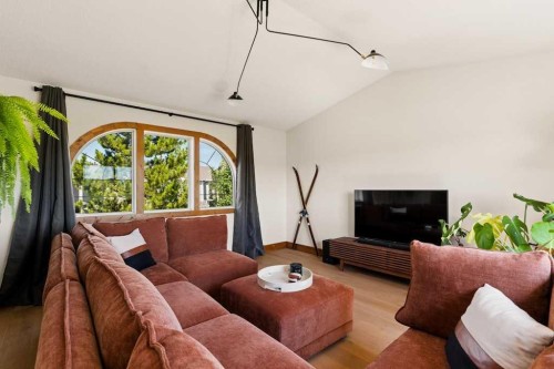 115 Rockmont Court Nw, Calgary, AB - Indoor Photo Showing Living Room