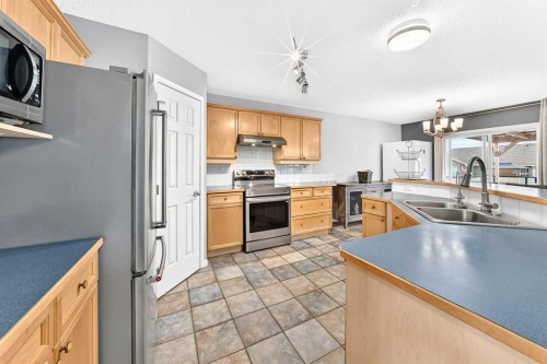 23 Thornbird Way Se, Airdrie, AB - Indoor Photo Showing Kitchen With Double Sink