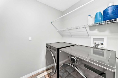 23 Thornbird Way Se, Airdrie, AB - Indoor Photo Showing Laundry Room