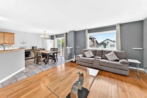 23 Thornbird Way Se, Airdrie, AB - Indoor Photo Showing Living Room