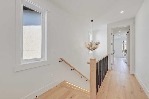 1009 18 Avenue Nw, Calgary, AB - Indoor Photo Showing Other Room