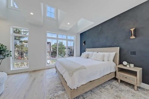 1009 18 Avenue Nw, Calgary, AB - Indoor Photo Showing Bedroom