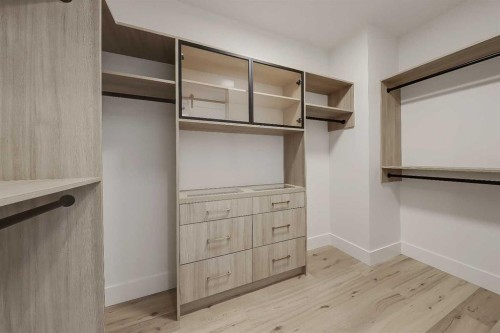 1009 18 Avenue Nw, Calgary, AB - Indoor Photo Showing Other Room