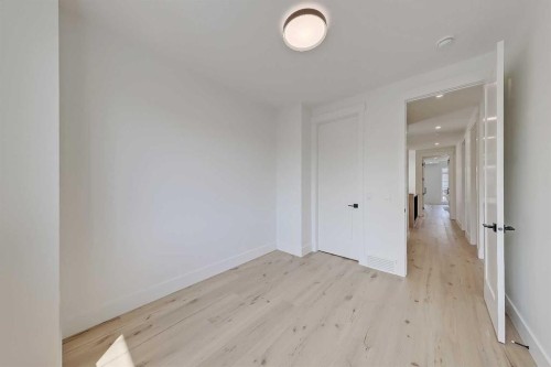 1009 18 Avenue Nw, Calgary, AB - Indoor Photo Showing Other Room