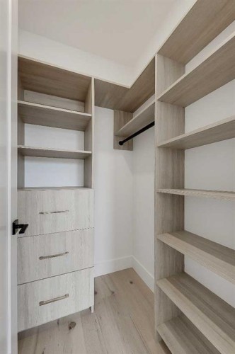 1009 18 Avenue Nw, Calgary, AB - Indoor With Storage