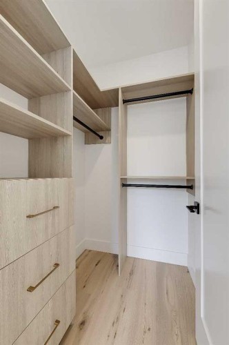 1009 18 Avenue Nw, Calgary, AB - Indoor With Storage