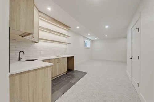 1009 18 Avenue Nw, Calgary, AB - Indoor