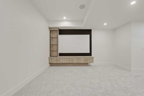 1009 18 Avenue Nw, Calgary, AB - Indoor Photo Showing Other Room