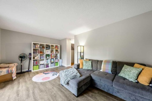 14-14736 Deerfield Drive Se, Calgary, AB - Indoor Photo Showing Living Room