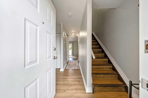 14-14736 Deerfield Drive Se, Calgary, AB - Indoor Photo Showing Other Room