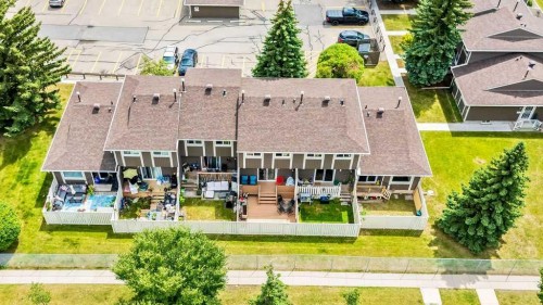 14-14736 Deerfield Drive Se, Calgary, AB - Outdoor