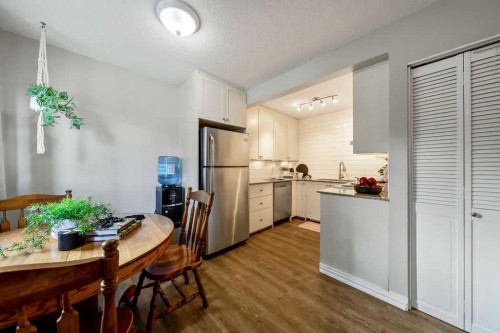 14-14736 Deerfield Drive Se, Calgary, AB - Indoor