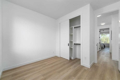 421 Hendon Drive Nw, Calgary, AB - Indoor Photo Showing Other Room
