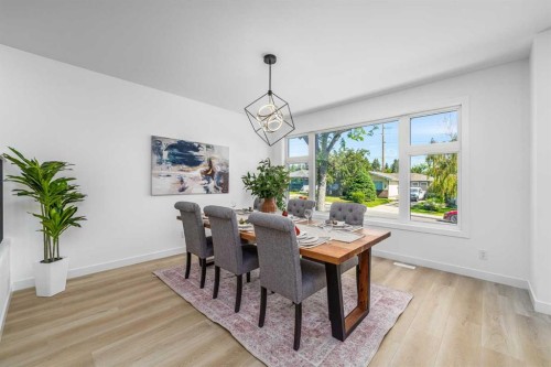 421 Hendon Drive Nw, Calgary, AB - Indoor Photo Showing Dining Room