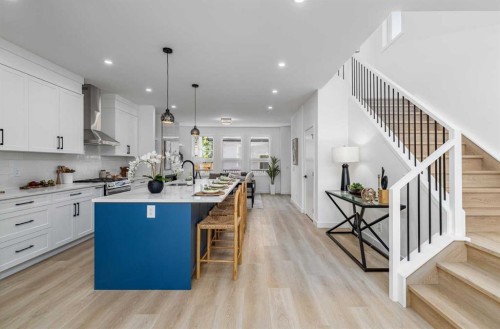 421 Hendon Drive Nw, Calgary, AB - Indoor Photo Showing Kitchen With Upgraded Kitchen