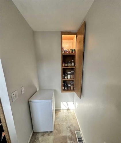 1522 20 Avenue, Didsbury, AB - Indoor